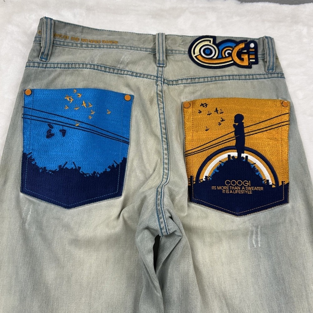 Coogi Jeans Mens 36x34 Light Wash Graphic Embroidered Back Pockets Streetwear - Picture 2 of 9